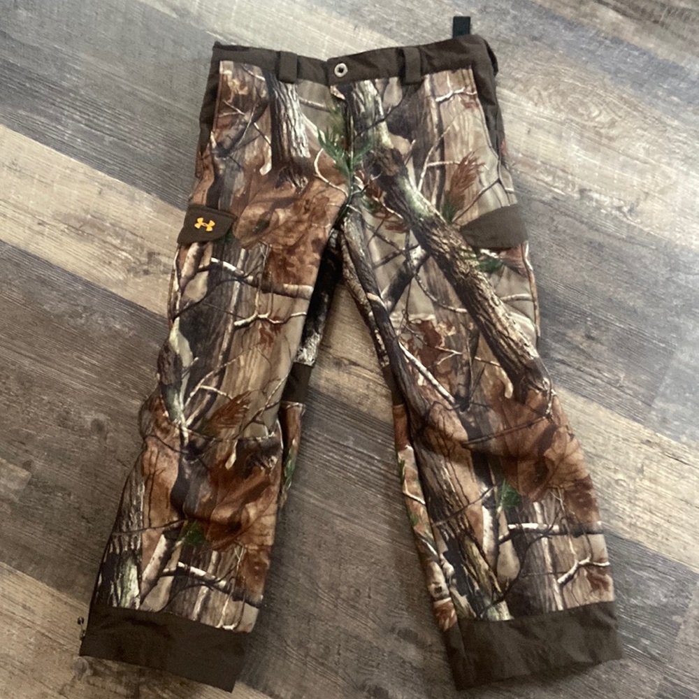 Boys Under Armour Camo fleece lined hunting pants Size YLG